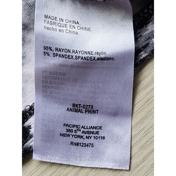 TOP/BLOUSE-BEBE-Black White Gray-Animal Print-Front Lace Up-Long Sleeves-LRG - Picture 8 of 15